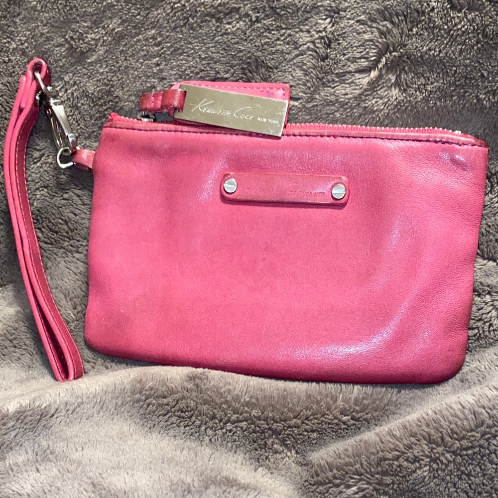 Kenneth Cole Fuchsia Wristlet Clutch❤️
